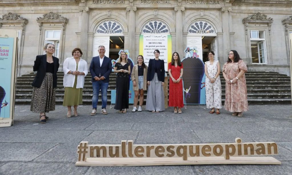 Fotografía del acto de entrega de los Premios Mulleres que Opinan.
