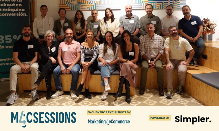 Fotografía grupal de las personas participantes en la M4C Session del 17 de octubre de 2025 impulsada por Simpler